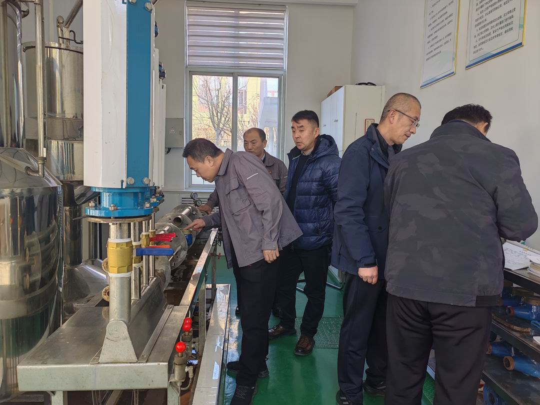 华龙水业：专家来公司开展水表检定装置示值误差比对工作