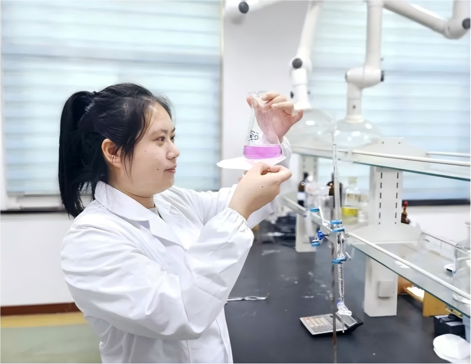 上善若水，不及她柔；水利万物，不及她久