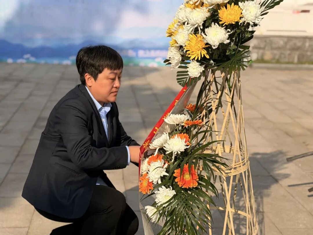 汶上水务：开展“赓续红色血脉、传承英烈精神”清明祭扫主题党日活动