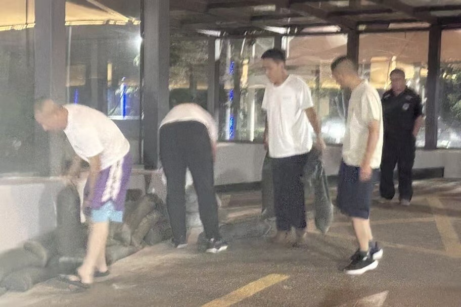 严阵以待迎战“白海豚” 筑牢供水安全线